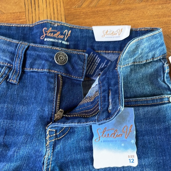 Denim shorts - Picture 2 of 3